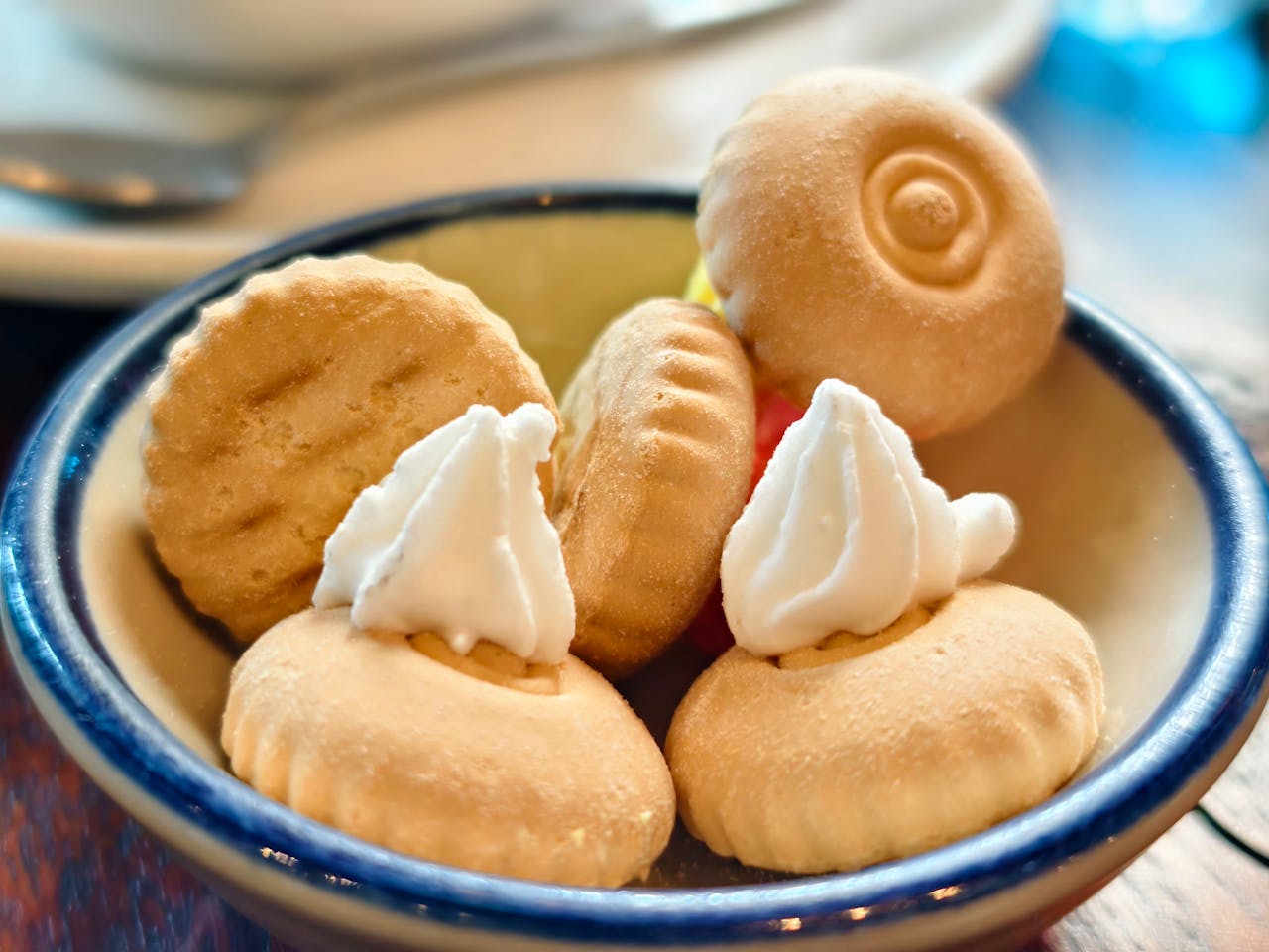 Services Thai desserts can be found in coffee shops or traditional Thai markets. They taste delicious and sweet.